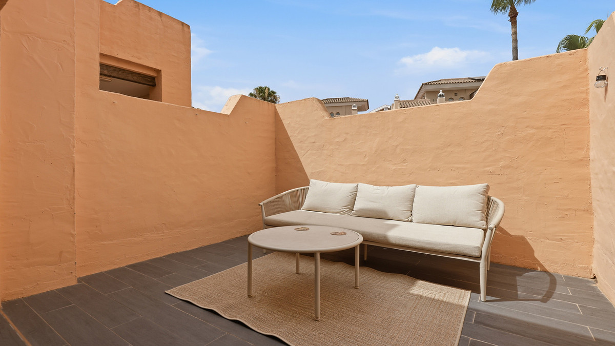 3 Bed Apartment for sale in La Duquesa Costa Del Sol, Málaga, Spain