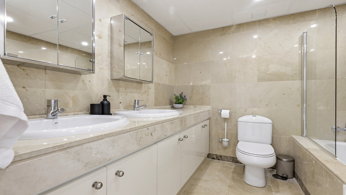 3 Bed Apartment for sale in La Duquesa Costa Del Sol, Málaga, Spain