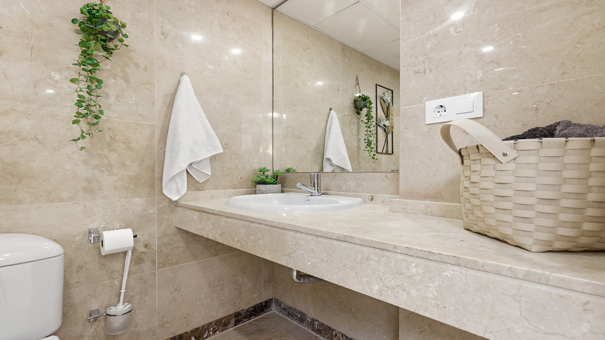 3 Bed Apartment for sale in La Duquesa Costa Del Sol, Málaga, Spain