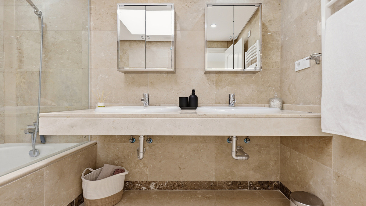 3 Bed Apartment for sale in La Duquesa Costa Del Sol, Málaga, Spain