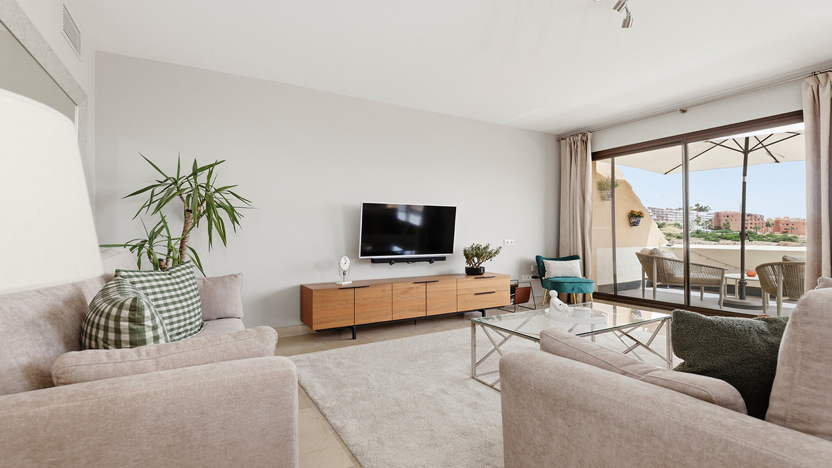 3 Bed Apartment for sale in La Duquesa Costa Del Sol, Málaga, Spain