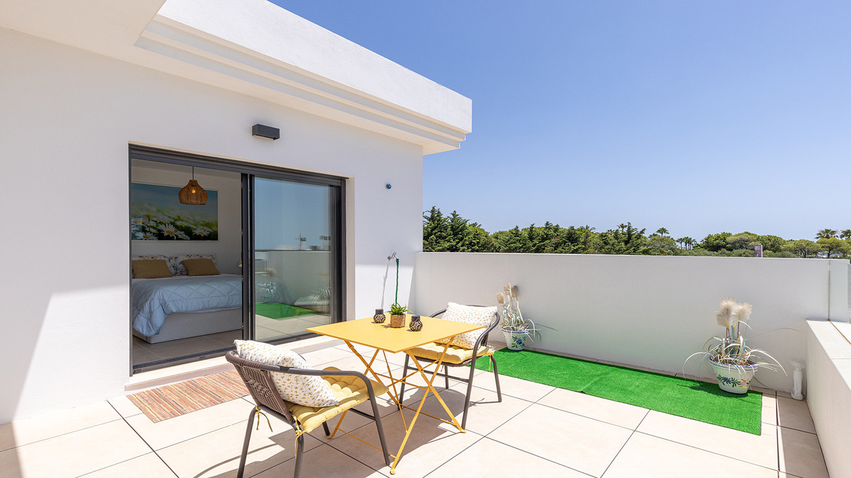 3 Bed Apartment for sale in Casares Costa Del Sol, Málaga, Spain
