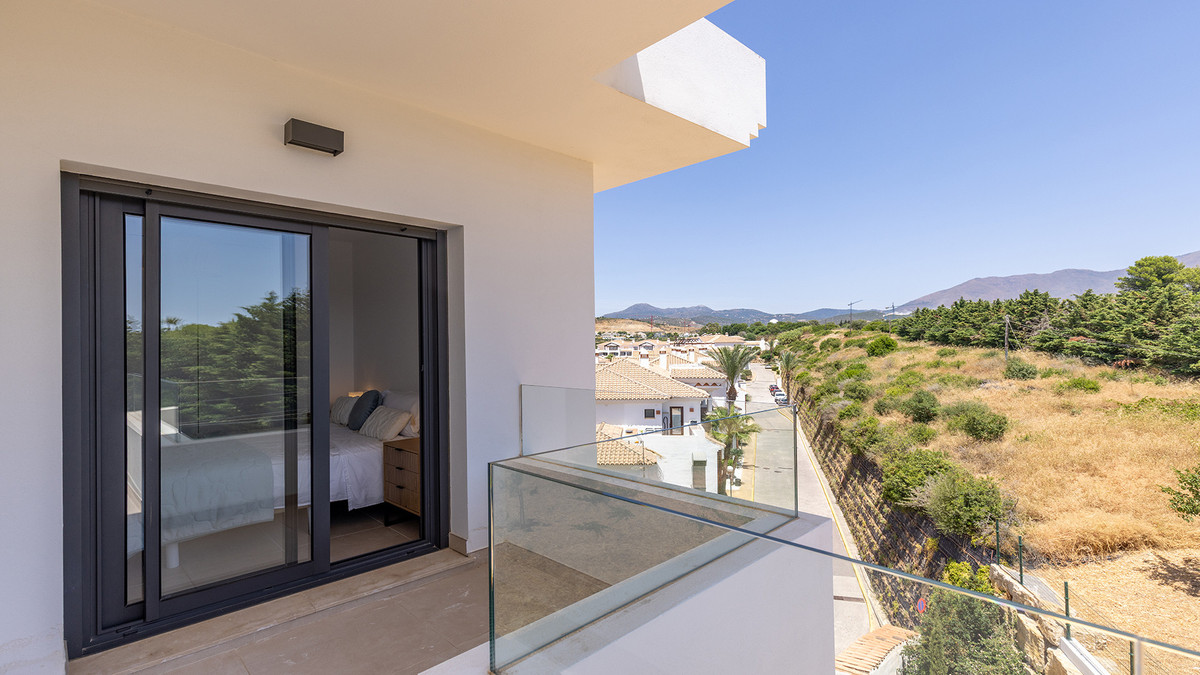 3 Bed Apartment for sale in Casares Costa Del Sol, Málaga, Spain