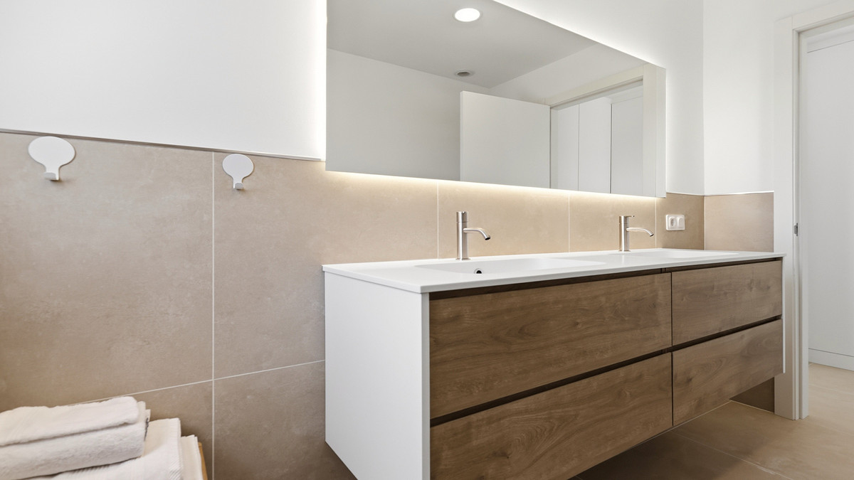 3 Bed Apartment for sale in Casares Costa Del Sol, Málaga, Spain