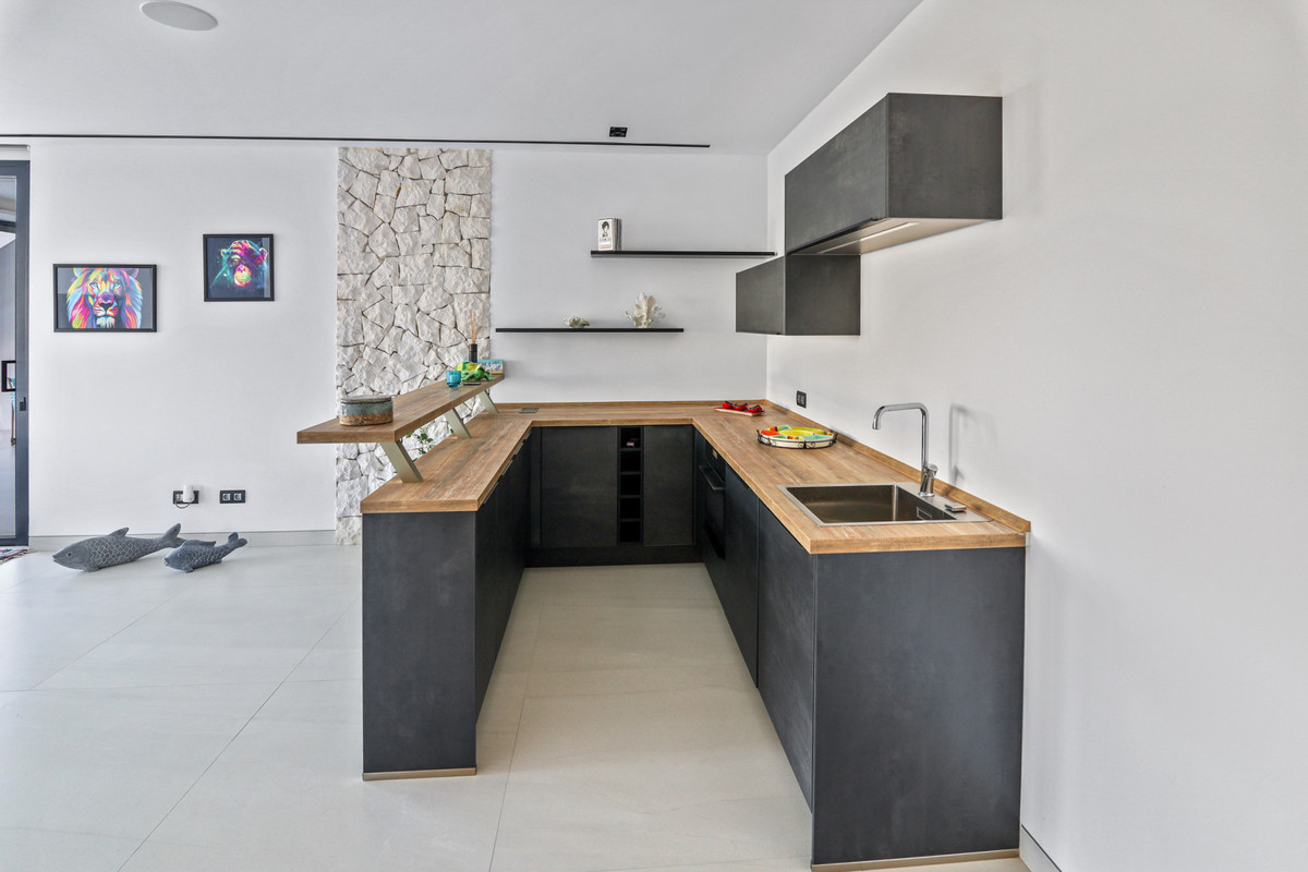 Se vende Villa - Chalet de 6 dormitorios en Costa Del Sol, Málaga, España