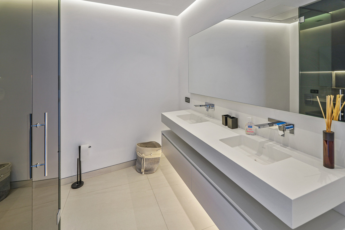 Se vende Villa - Chalet de 6 dormitorios en Costa Del Sol, Málaga, España