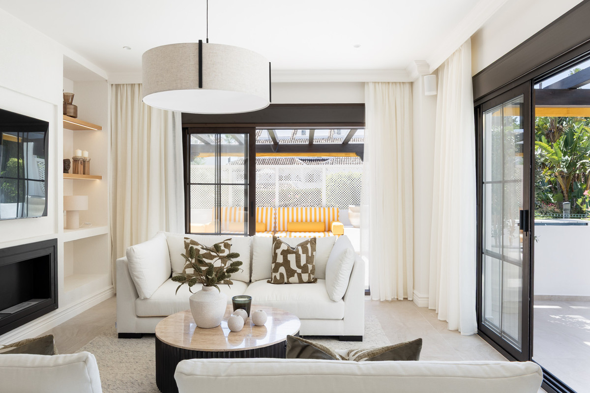 3 Bed Apartment for sale in Nueva Andalucía Costa Del Sol, Málaga, Spain