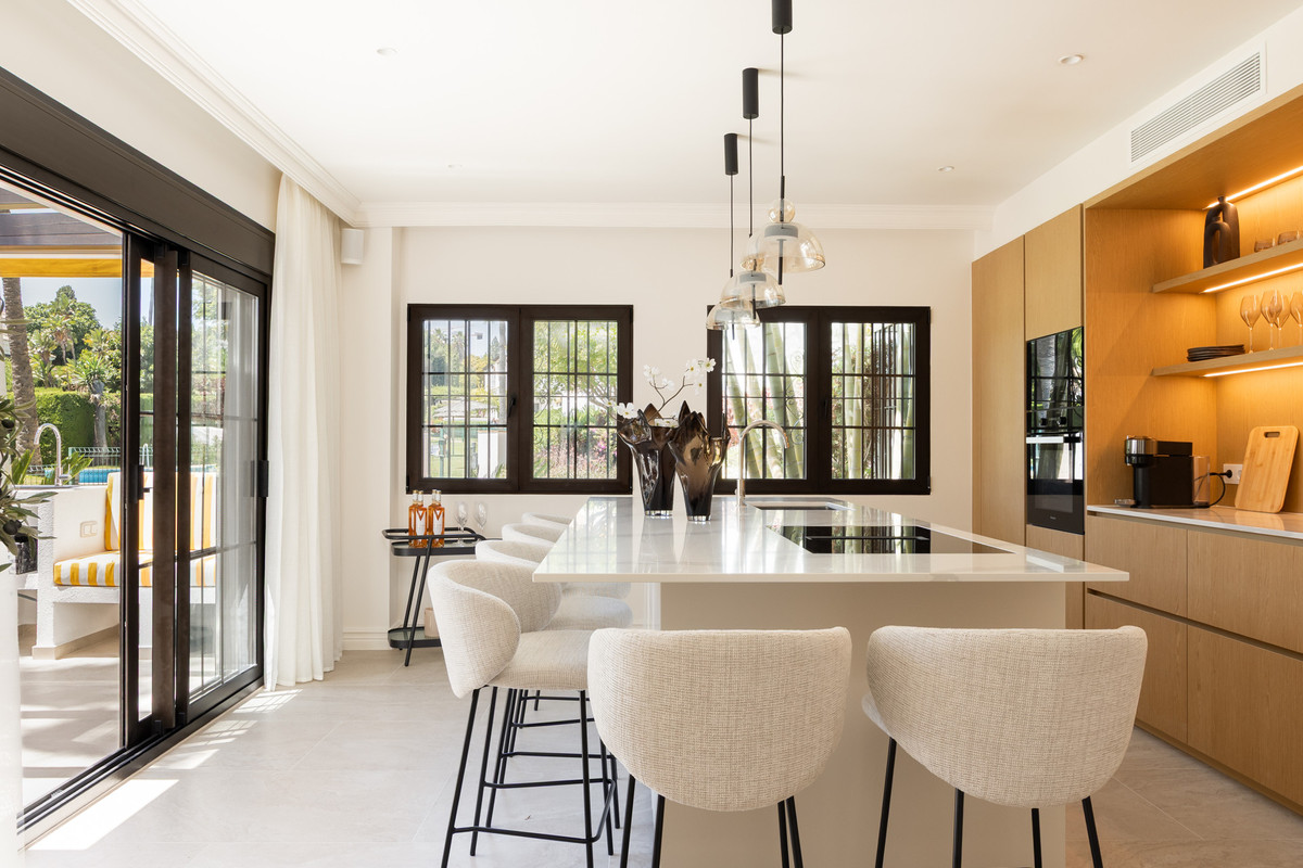 3 Bed Apartment for sale in Nueva Andalucía Costa Del Sol, Málaga, Spain