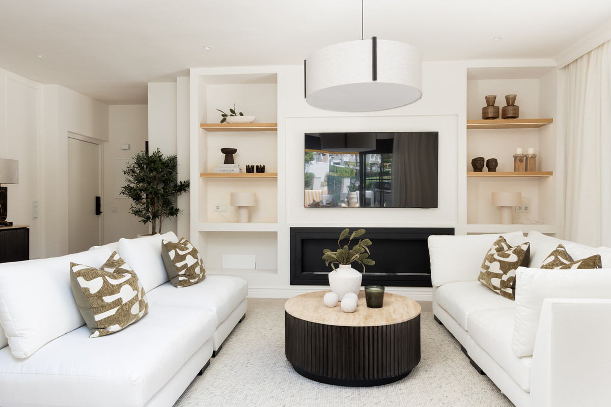 3 Bed Apartment for sale in Nueva Andalucía Costa Del Sol, Málaga, Spain