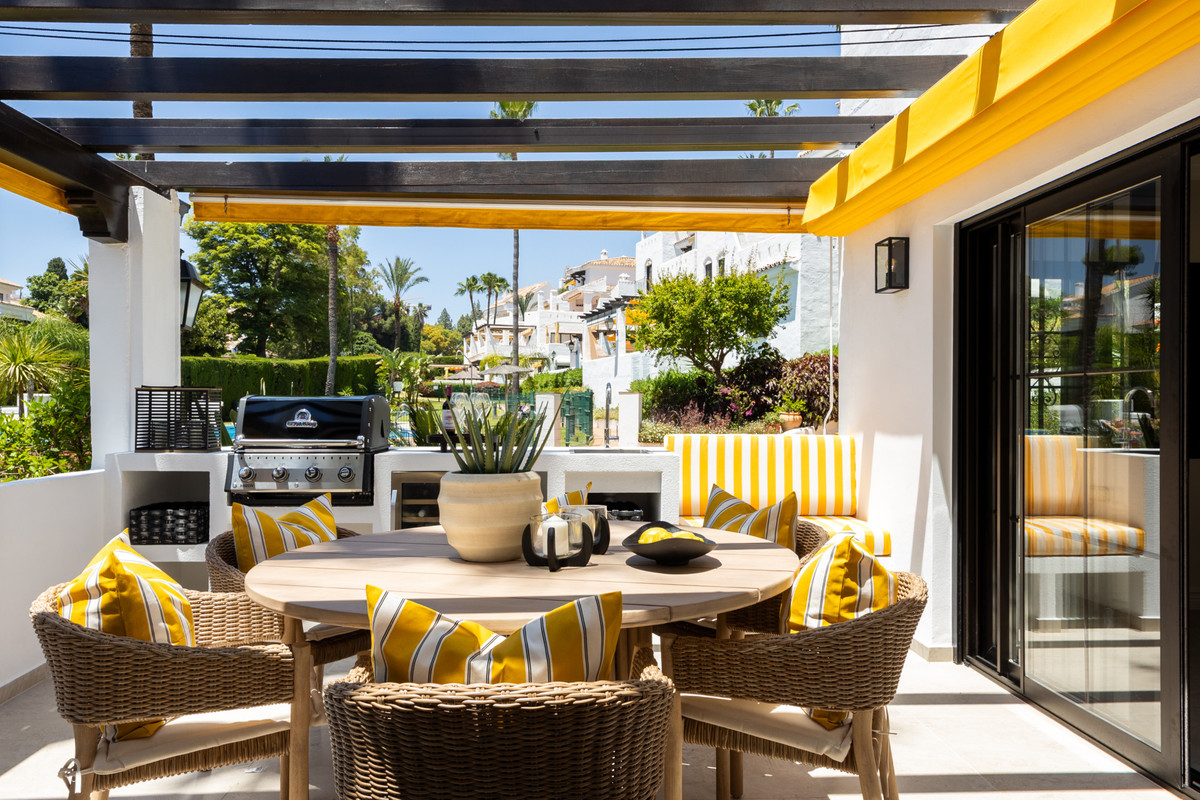 3 Bed Apartment for sale in Nueva Andalucía Costa Del Sol, Málaga, Spain