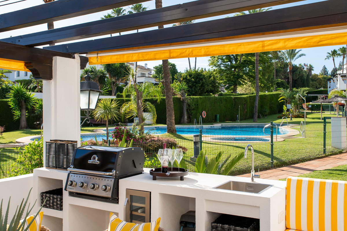 3 Bed Apartment for sale in Nueva Andalucía Costa Del Sol, Málaga, Spain