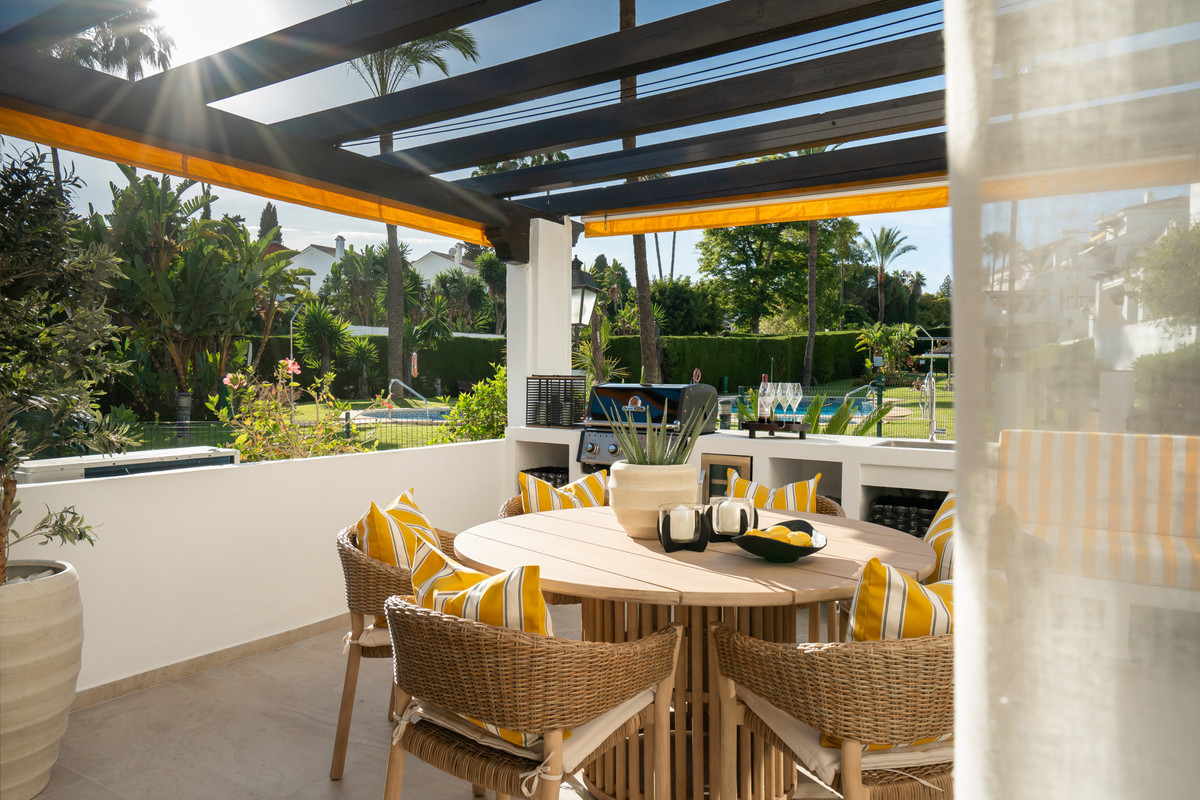 3 Bed Apartment for sale in Nueva Andalucía Costa Del Sol, Málaga, Spain
