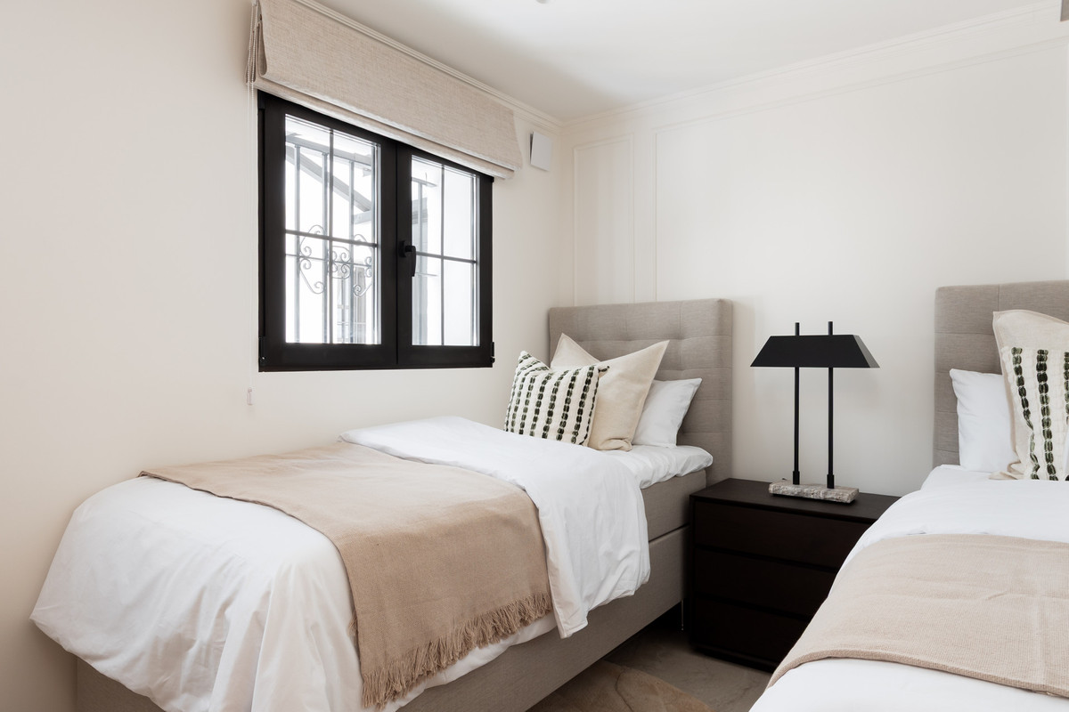 3 Bed Apartment for sale in Nueva Andalucía Costa Del Sol, Málaga, Spain