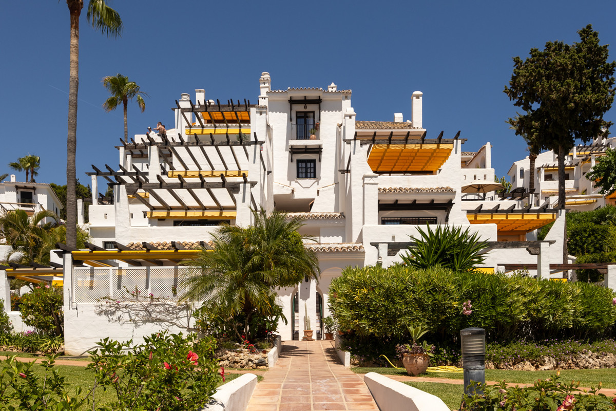 3 Bed Apartment for sale in Nueva Andalucía Costa Del Sol, Málaga, Spain