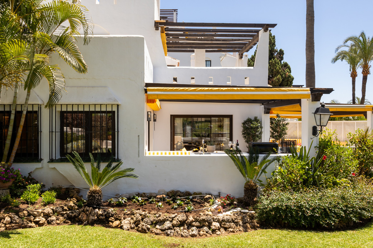 3 Bed Apartment for sale in Nueva Andalucía Costa Del Sol, Málaga, Spain