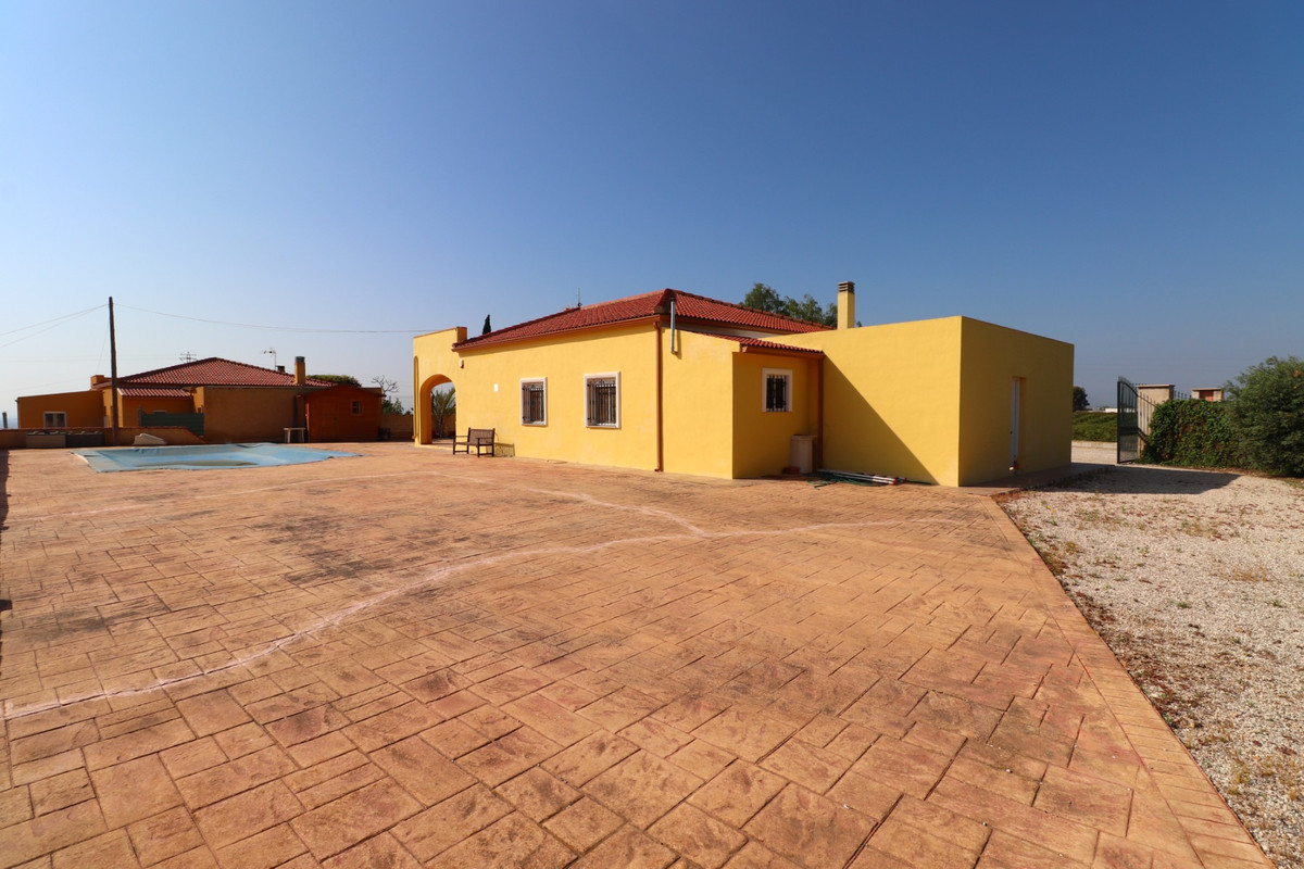 3 Bed Townhouse for sale in Albatera Costa Blanca, Alicante, Spain