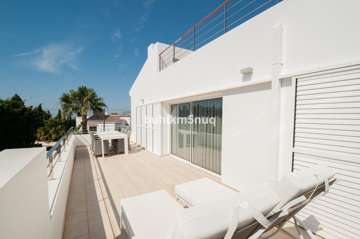 4 Bed Townhouse for sale in Calpe Costa Blanca, Alicante, Spain