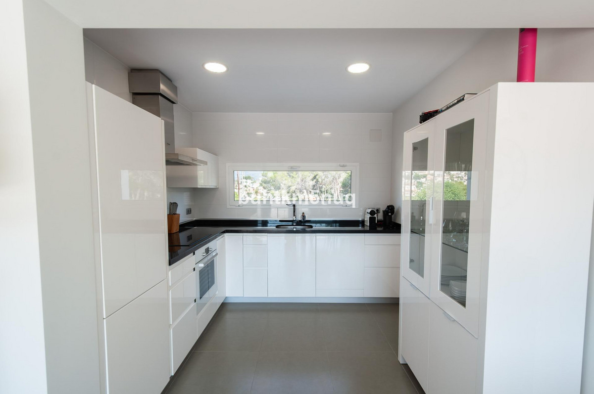 4 Bed Townhouse for sale in Calpe Costa Blanca, Alicante, Spain