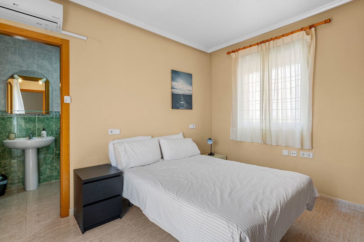 Se vende Villa - Chalet de 3 dormitorios en Costa Blanca, Alicante, España