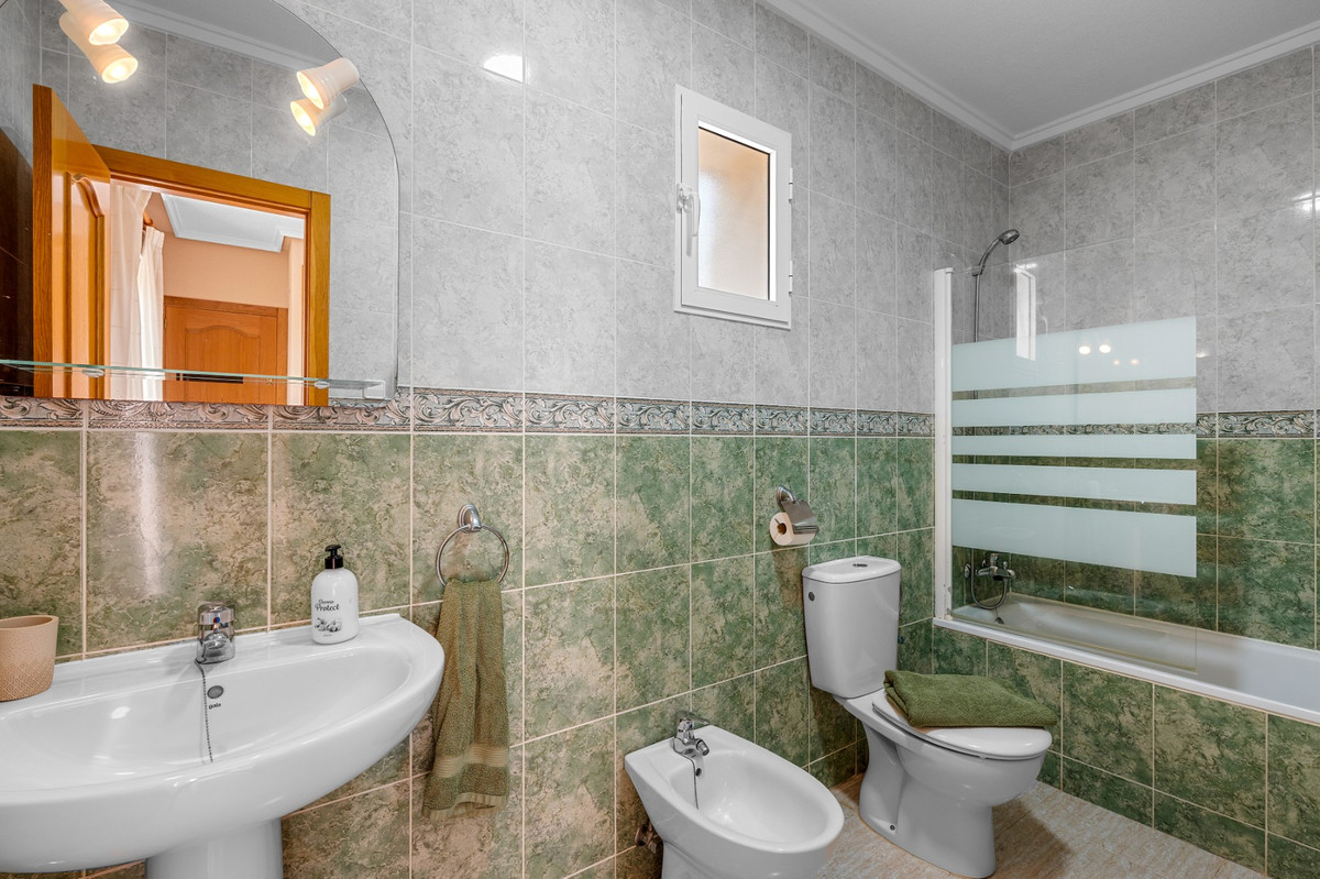 Se vende Villa - Chalet de 3 dormitorios en Costa Blanca, Alicante, España