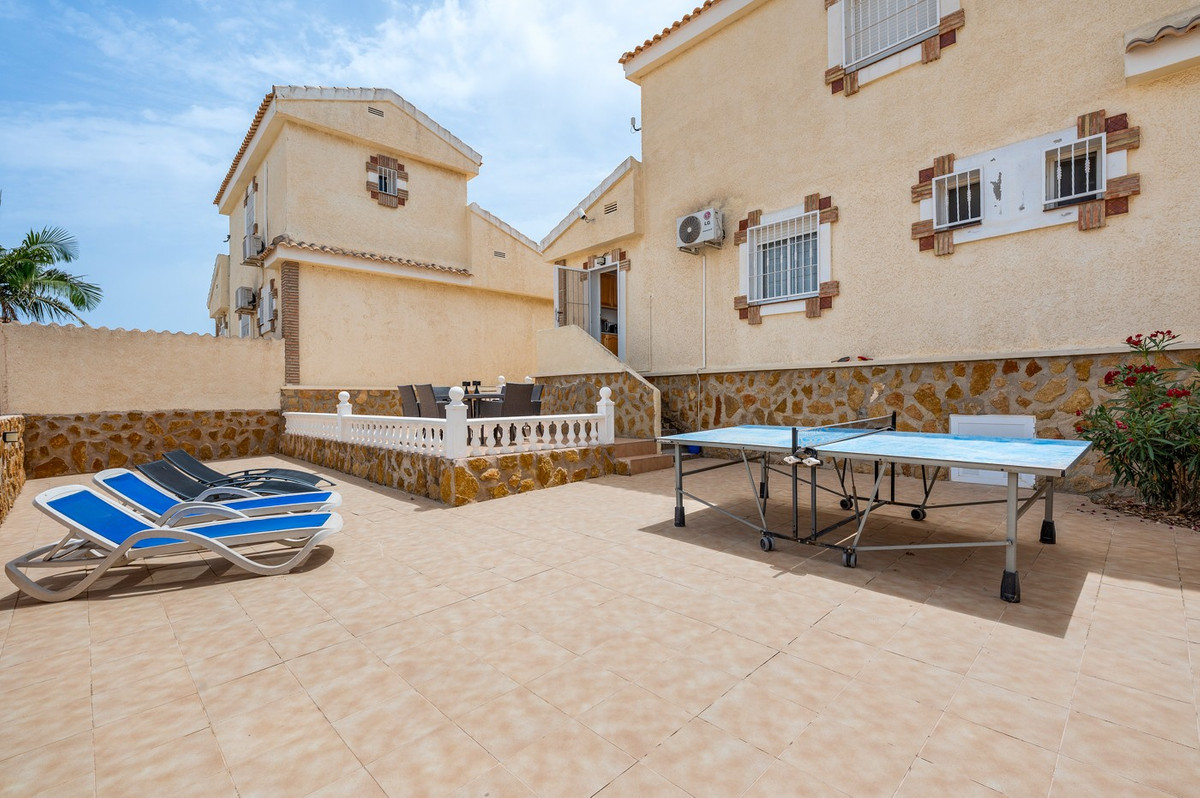 Se vende Villa - Chalet de 3 dormitorios en Costa Blanca, Alicante, España