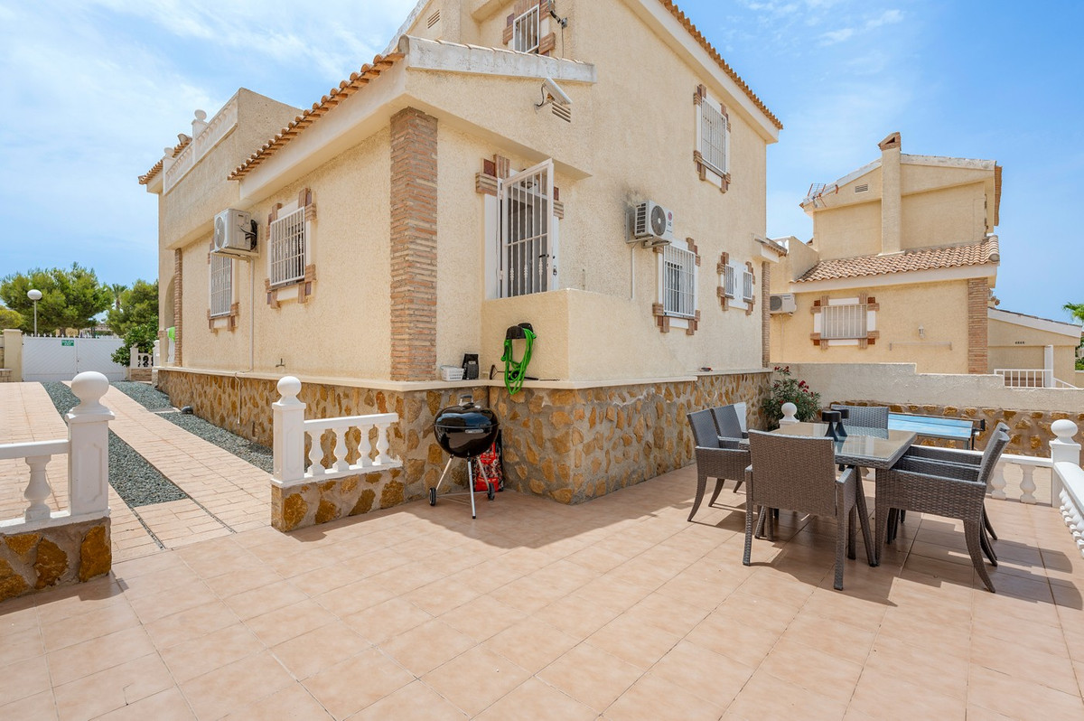 Se vende Villa - Chalet de 3 dormitorios en Costa Blanca, Alicante, España
