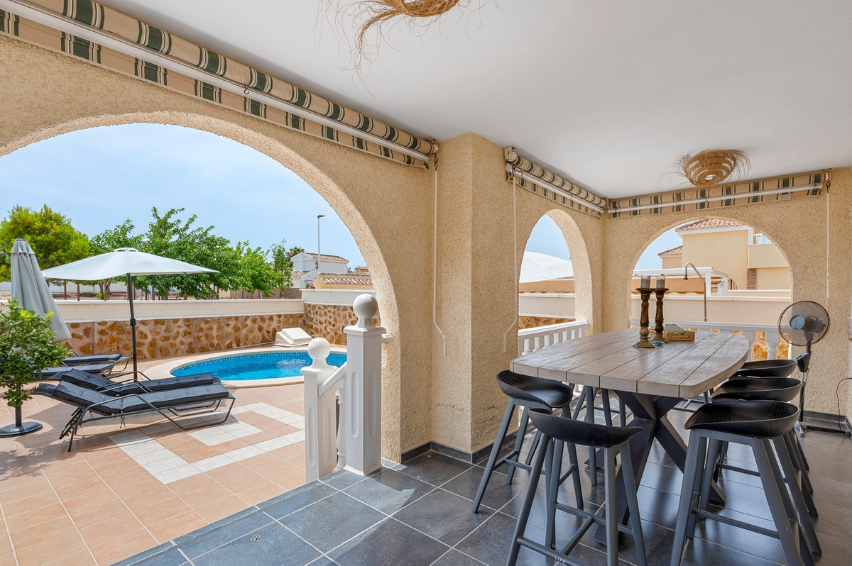 Se vende Villa - Chalet de 3 dormitorios en Costa Blanca, Alicante, España