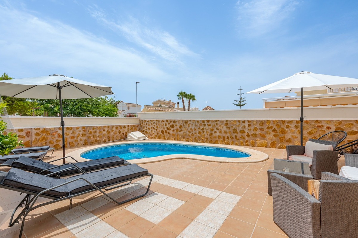 Se vende Villa - Chalet de 3 dormitorios en Costa Blanca, Alicante, España