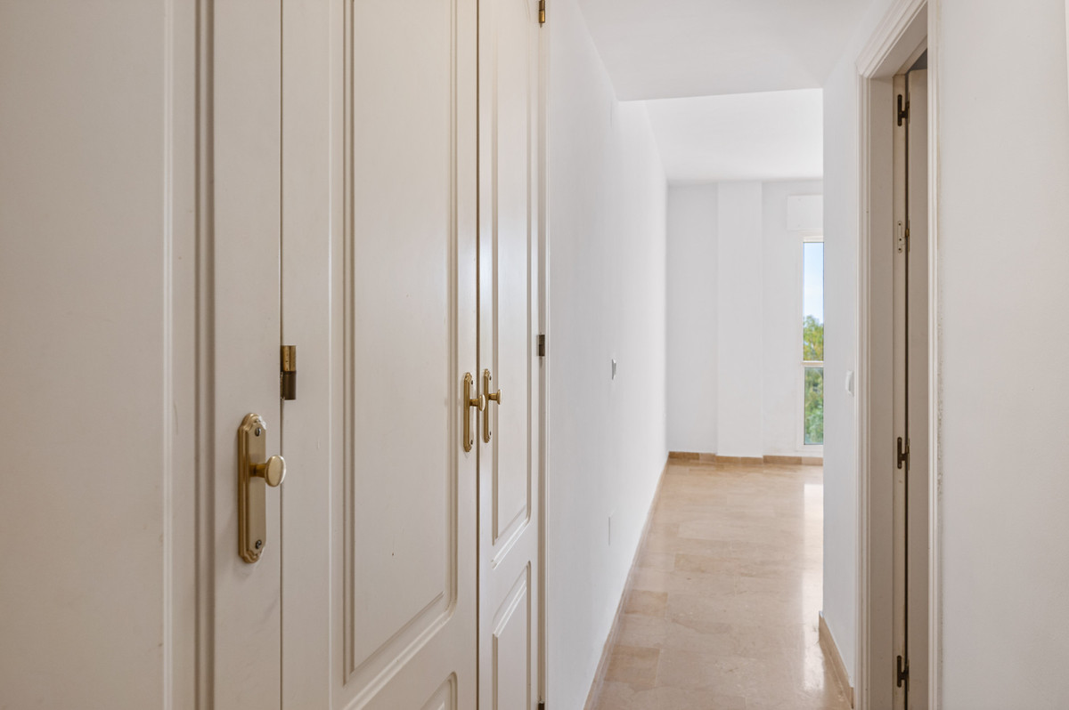 2 Bed Apartment for sale in El Paraiso Costa Del Sol, Málaga, Spain
