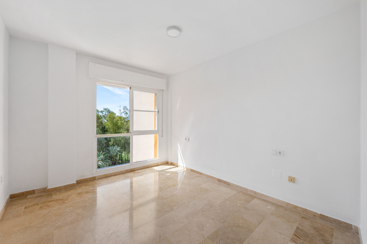 2 Bed Apartment for sale in El Paraiso Costa Del Sol, Málaga, Spain