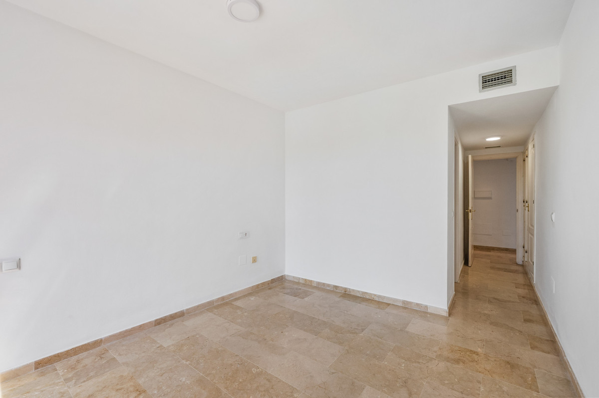 2 Bed Apartment for sale in El Paraiso Costa Del Sol, Málaga, Spain
