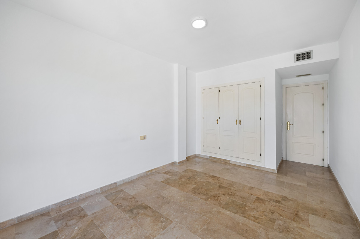 2 Bed Apartment for sale in El Paraiso Costa Del Sol, Málaga, Spain