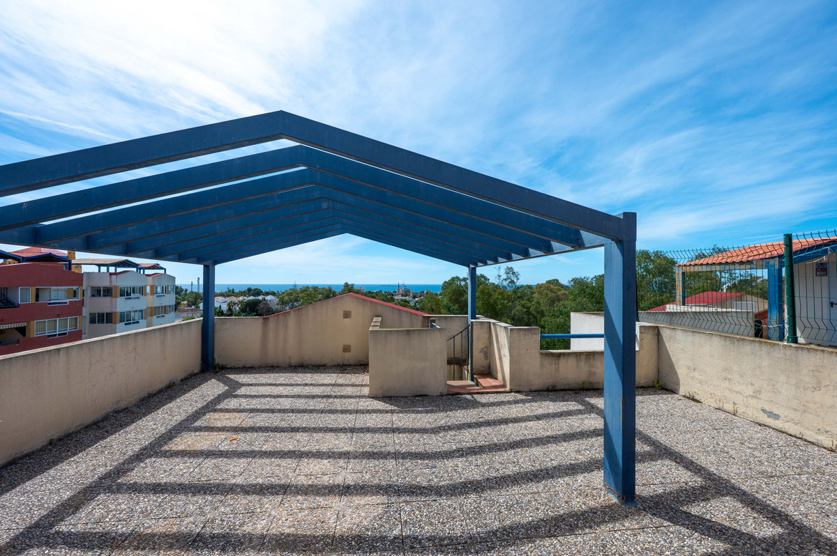 2 Bed Apartment for sale in El Paraiso Costa Del Sol, Málaga, Spain