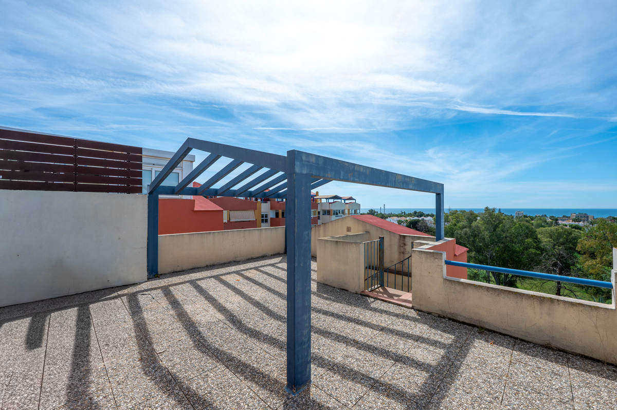 2 Bed Apartment for sale in El Paraiso Costa Del Sol, Málaga, Spain