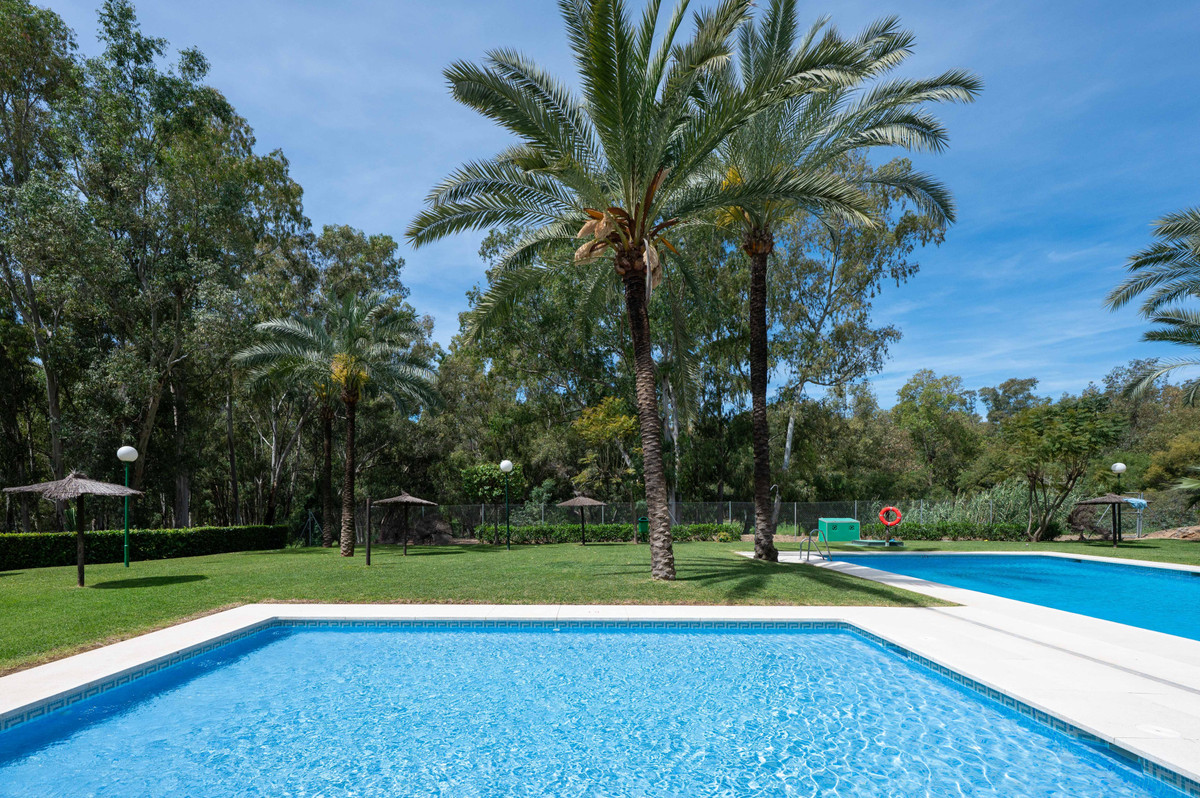 2 Bed Apartment for sale in El Paraiso Costa Del Sol, Málaga, Spain