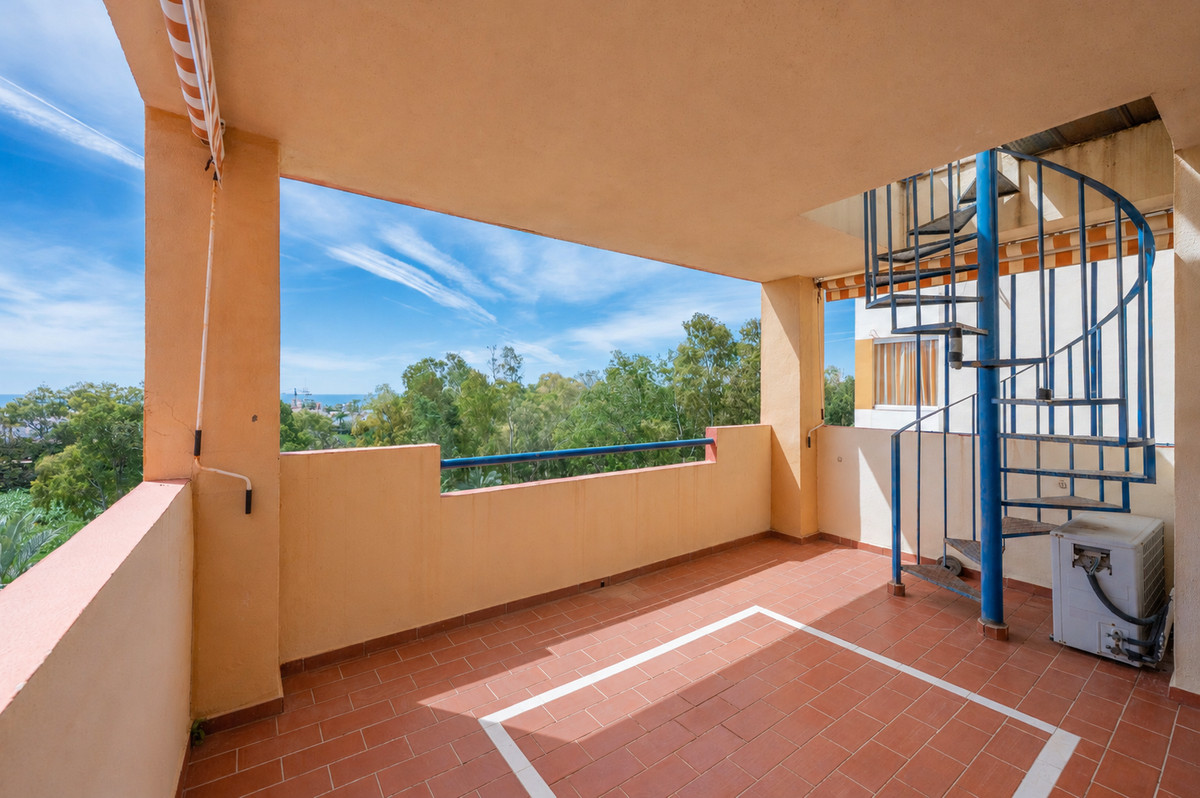 2 Bed Apartment for sale in El Paraiso Costa Del Sol, Málaga, Spain