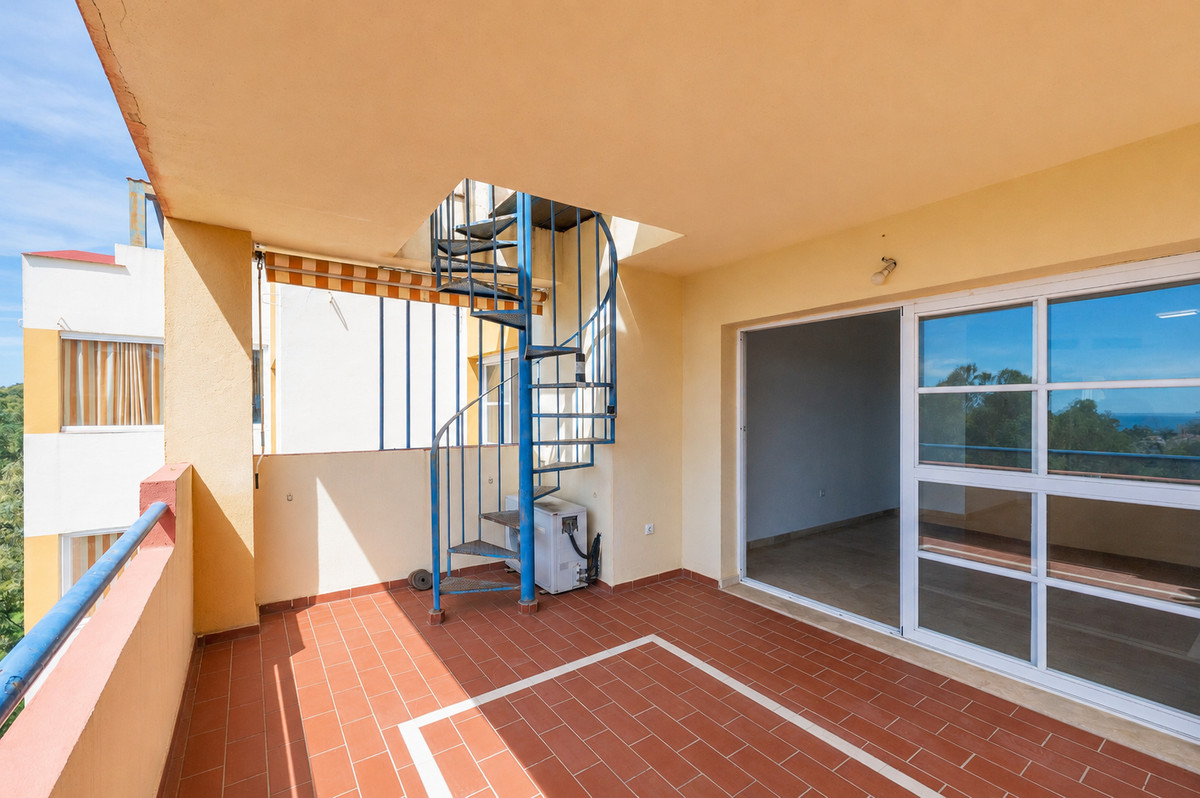 2 Bed Apartment for sale in El Paraiso Costa Del Sol, Málaga, Spain