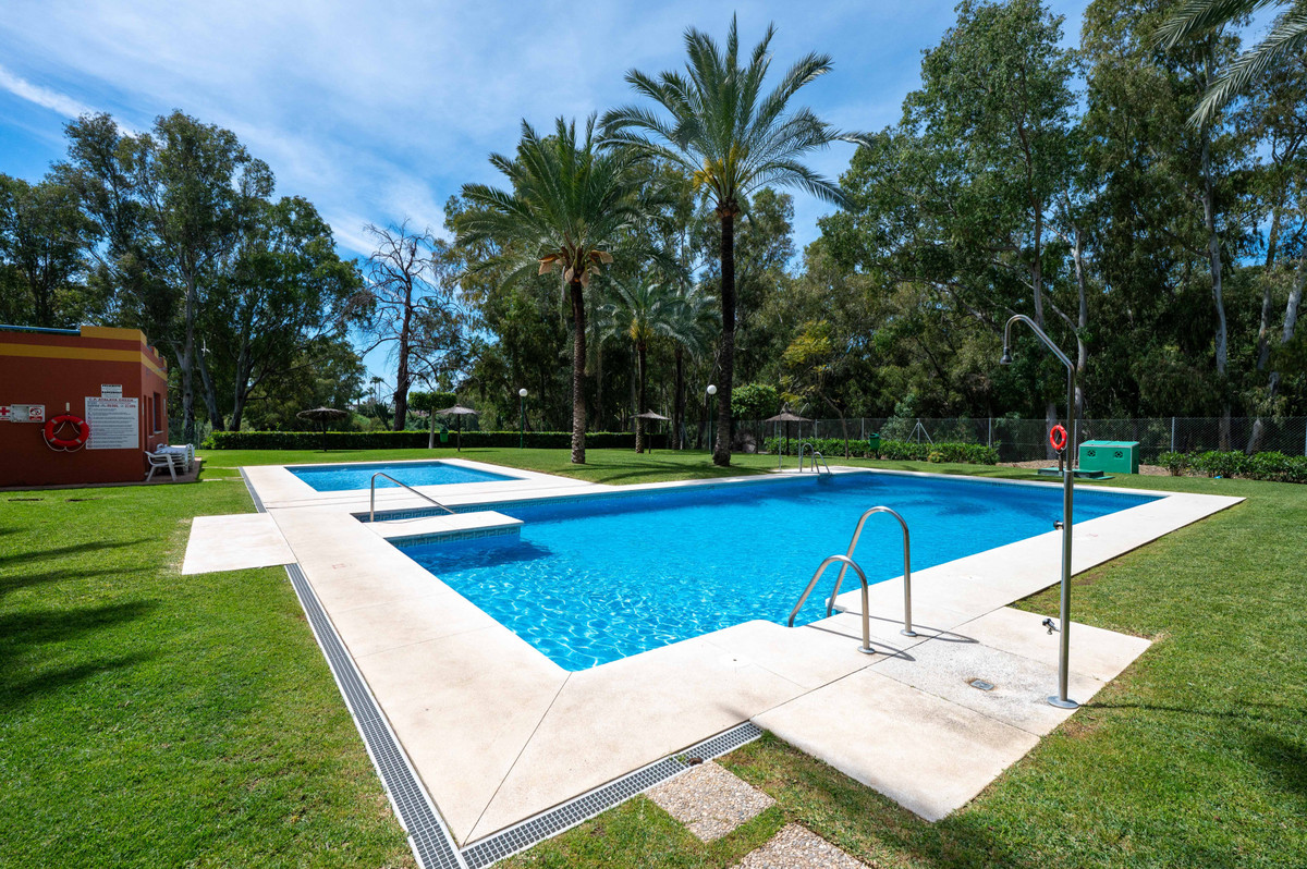 2 Bed Apartment for sale in El Paraiso Costa Del Sol, Málaga, Spain
