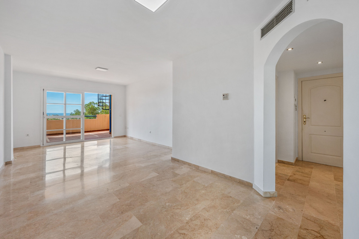 2 Bed Apartment for sale in El Paraiso Costa Del Sol, Málaga, Spain