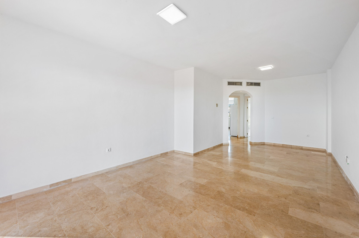 2 Bed Apartment for sale in El Paraiso Costa Del Sol, Málaga, Spain