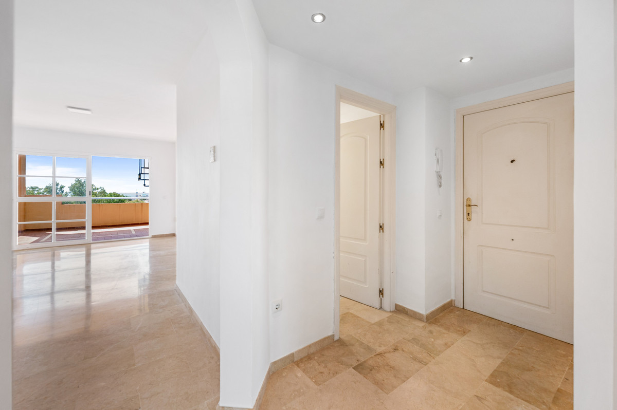 2 Bed Apartment for sale in El Paraiso Costa Del Sol, Málaga, Spain