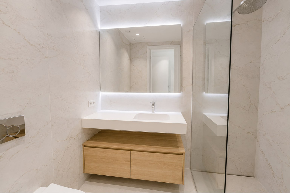 3 Bed Apartment for sale in The Golden Mile Costa Del Sol, Málaga, Spain