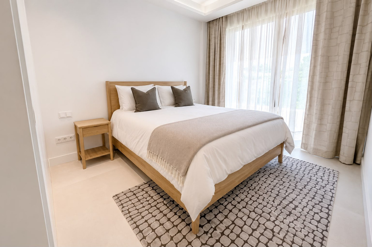 3 Bed Apartment for sale in The Golden Mile Costa Del Sol, Málaga, Spain