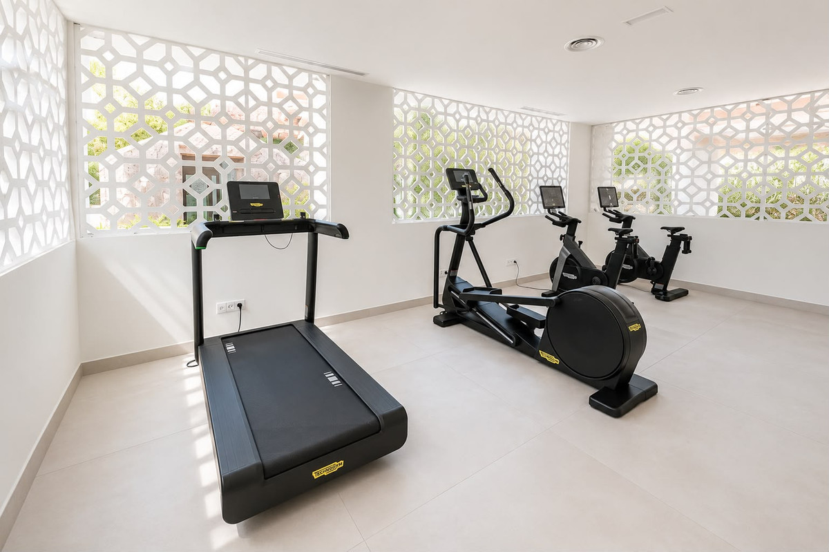 3 Bed Apartment for sale in The Golden Mile Costa Del Sol, Málaga, Spain