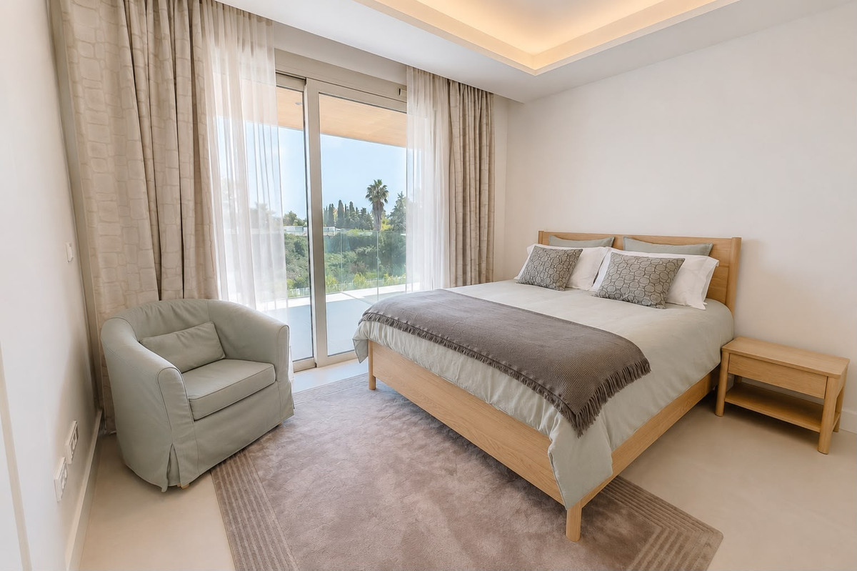 3 Bed Apartment for sale in The Golden Mile Costa Del Sol, Málaga, Spain