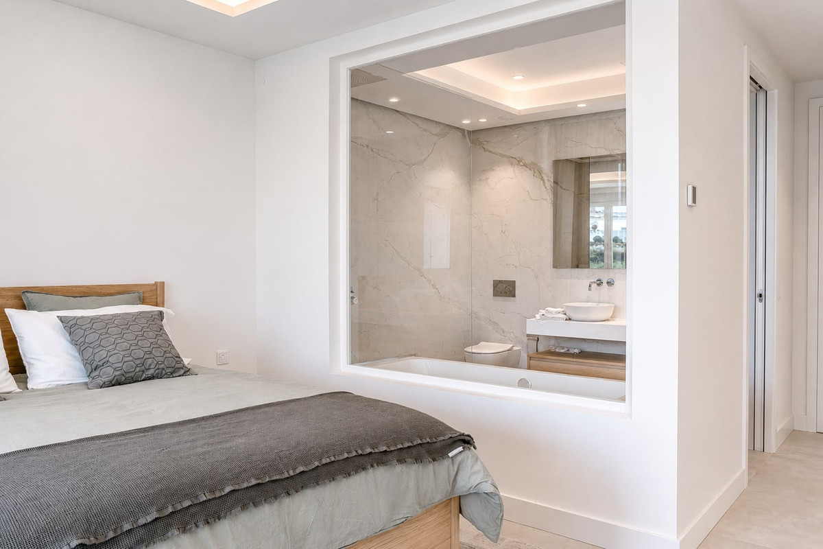 3 Bed Apartment for sale in The Golden Mile Costa Del Sol, Málaga, Spain