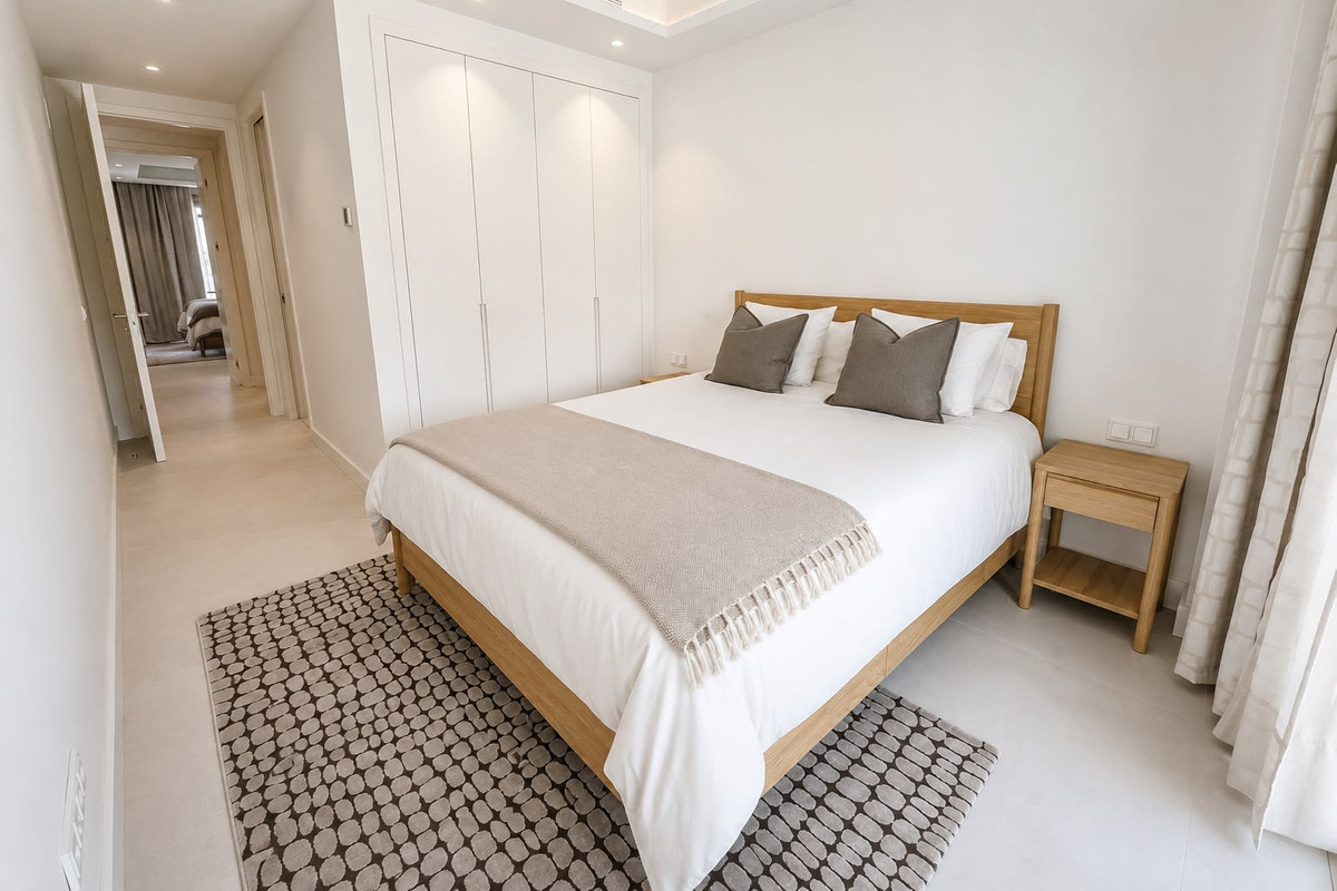 3 Bed Apartment for sale in The Golden Mile Costa Del Sol, Málaga, Spain