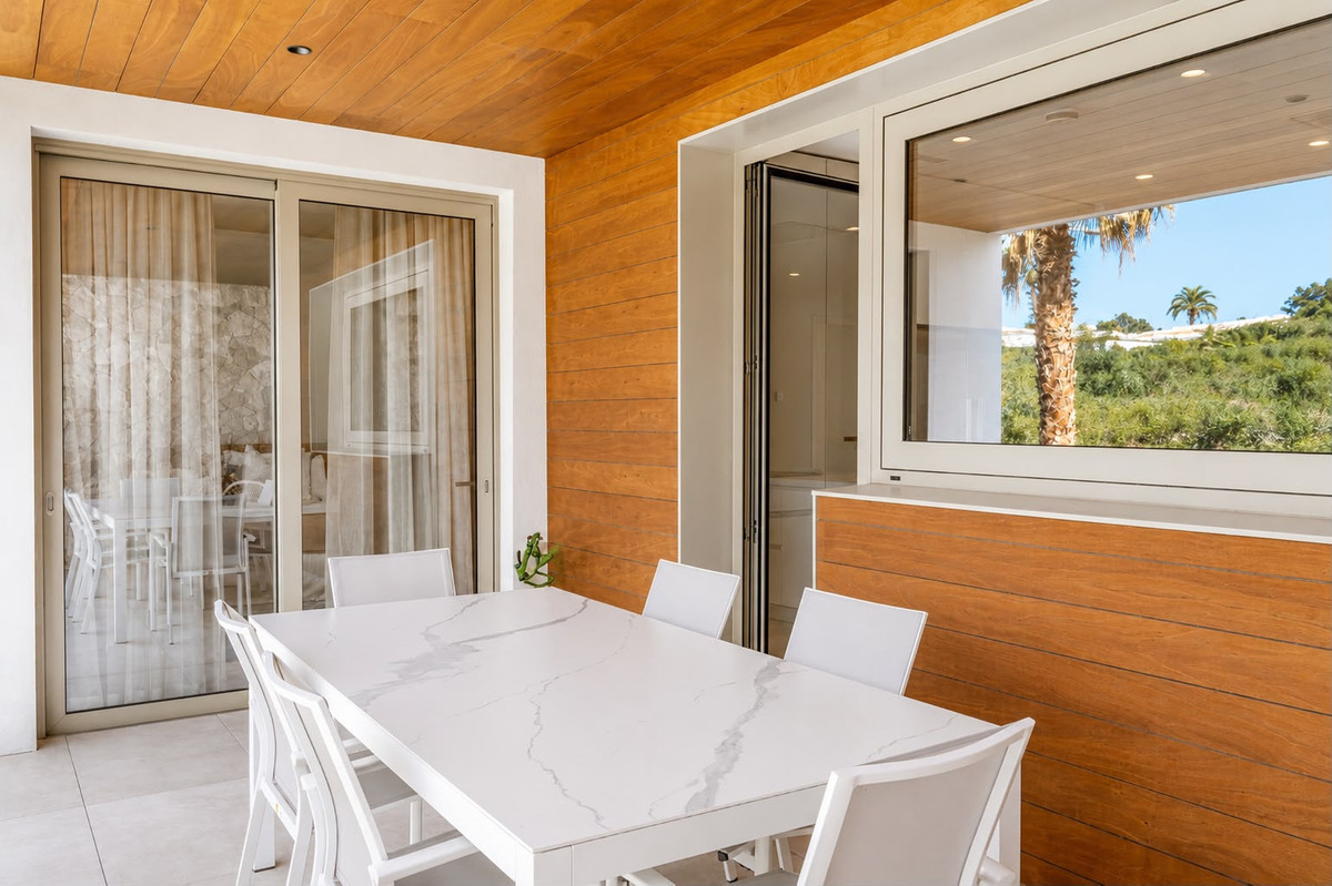 3 Bed Apartment for sale in The Golden Mile Costa Del Sol, Málaga, Spain