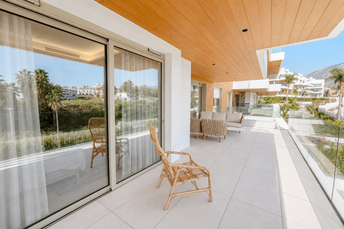 3 Bed Apartment for sale in The Golden Mile Costa Del Sol, Málaga, Spain