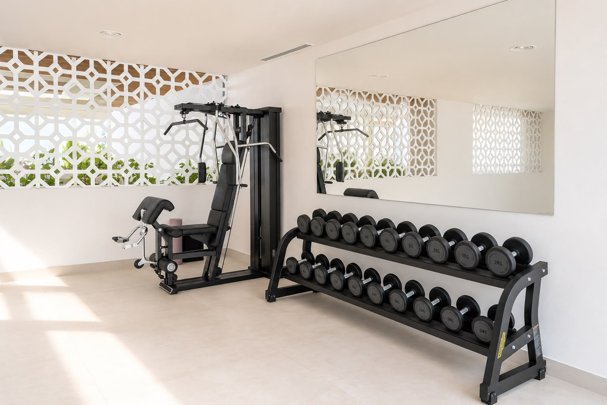 3 Bed Apartment for sale in The Golden Mile Costa Del Sol, Málaga, Spain
